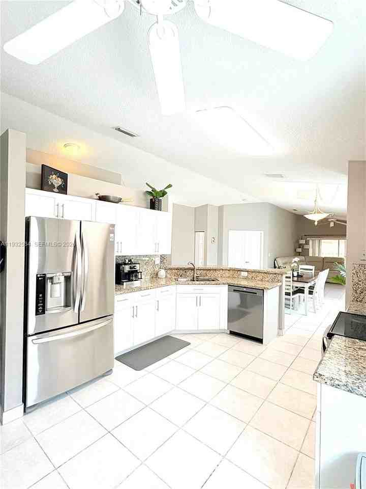 4128 Sapphire Ter #0 - Photo 7 of 21