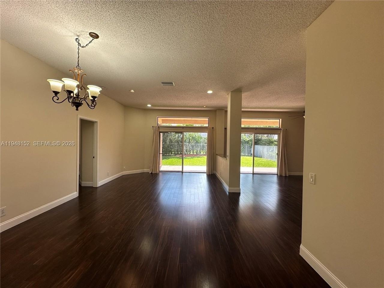 4192 Laurel Ridge Cir #4192 - Photo 6 of 33