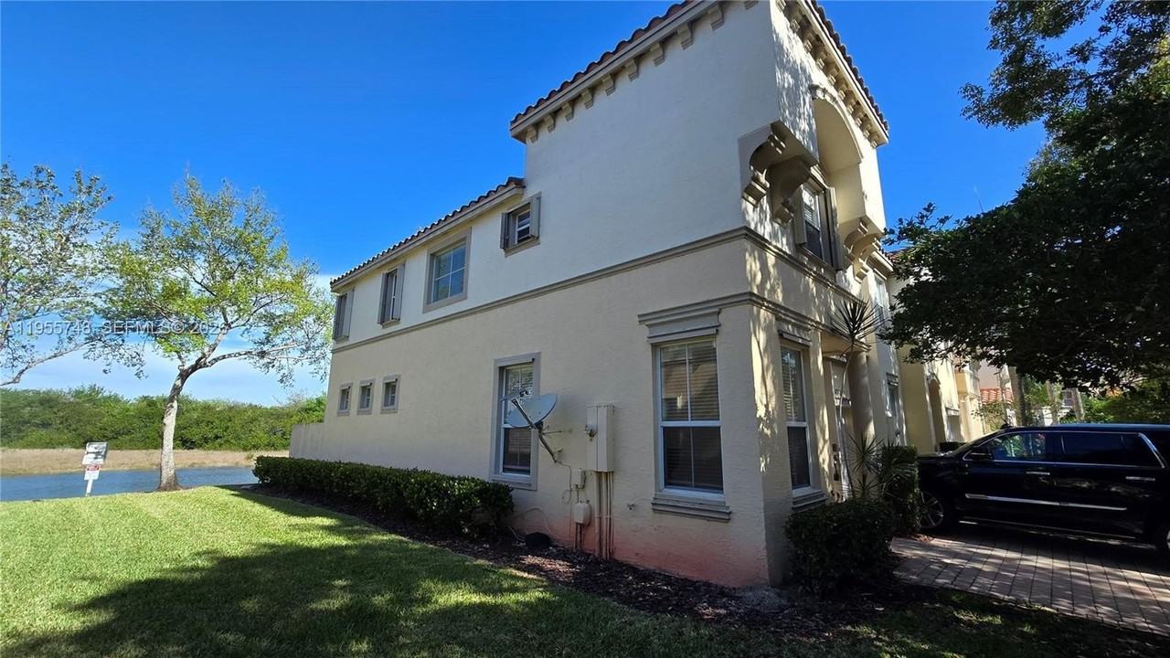 4744 Sw 165th Ave #4744 - Photo 2 of 34