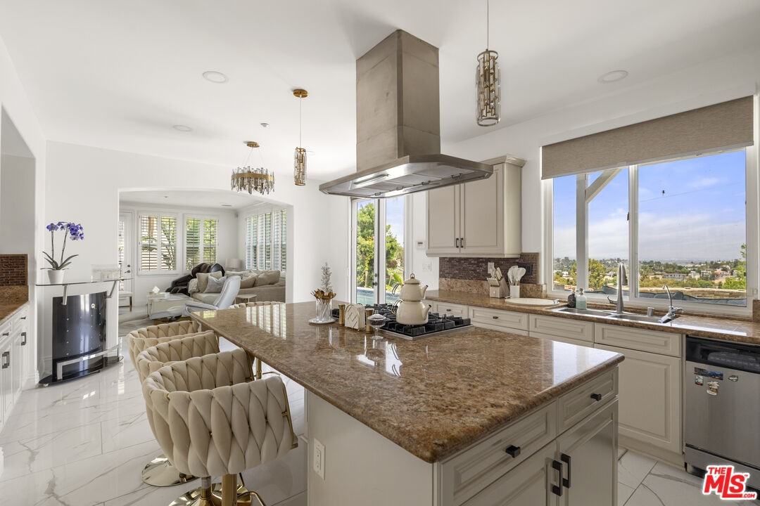 21615 Medina Estates Dr - Photo 3 of 8