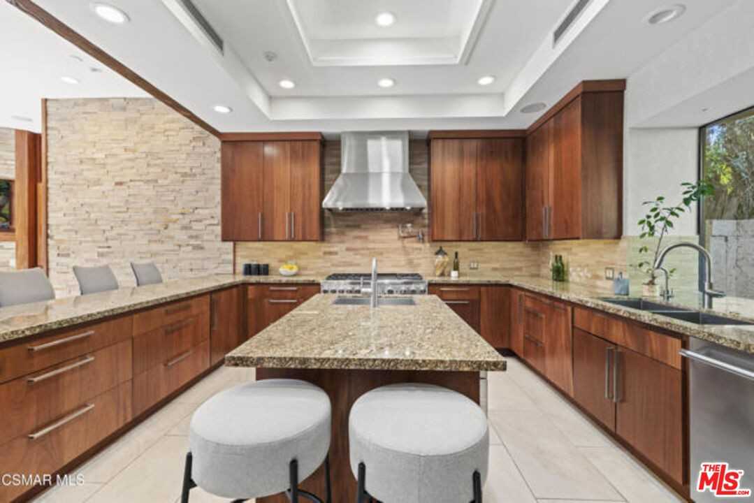 17424 Cumpston St - Photo 2 of 8