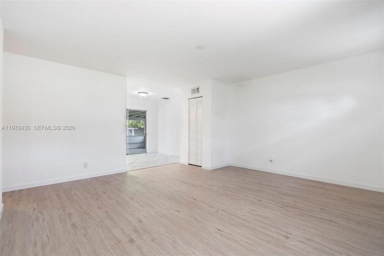 710 N 65th Ter - Photo 4 of 29