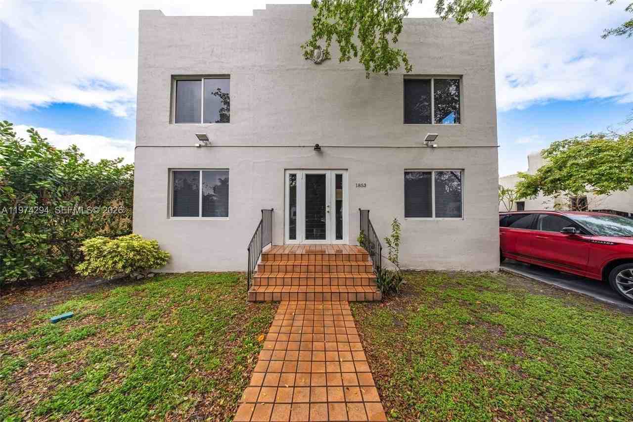 1853 Sw 17th St #3 - Photo 2 of 29