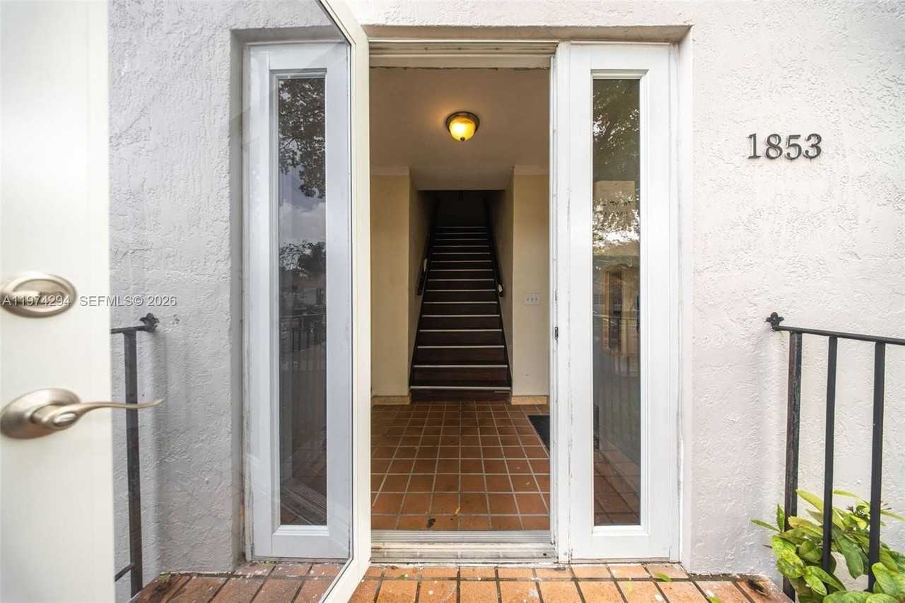 1853 Sw 17th St #3 - Photo 3 of 29