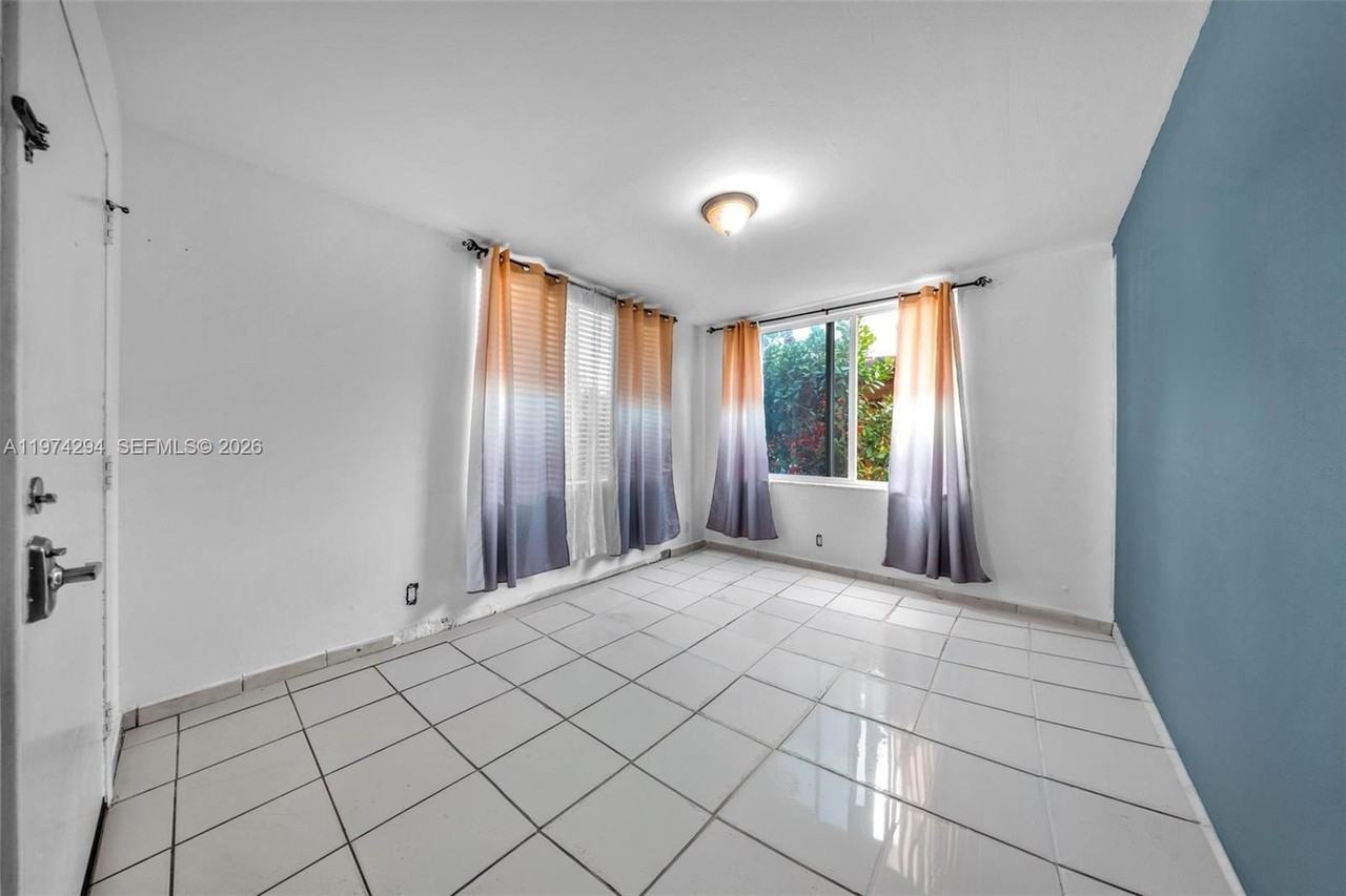 1853 Sw 17th St #3 - Photo 5 of 29