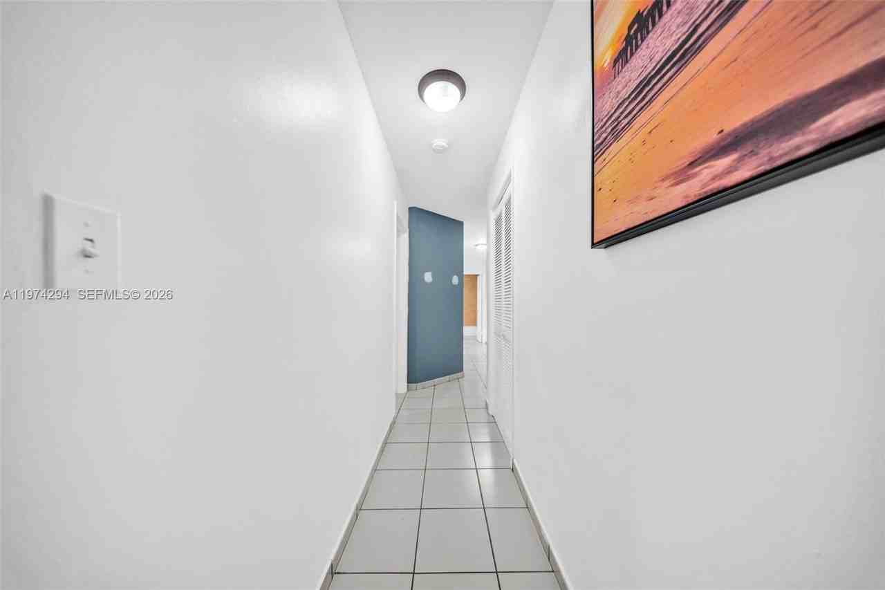 1853 Sw 17th St #3 - Photo 6 of 29