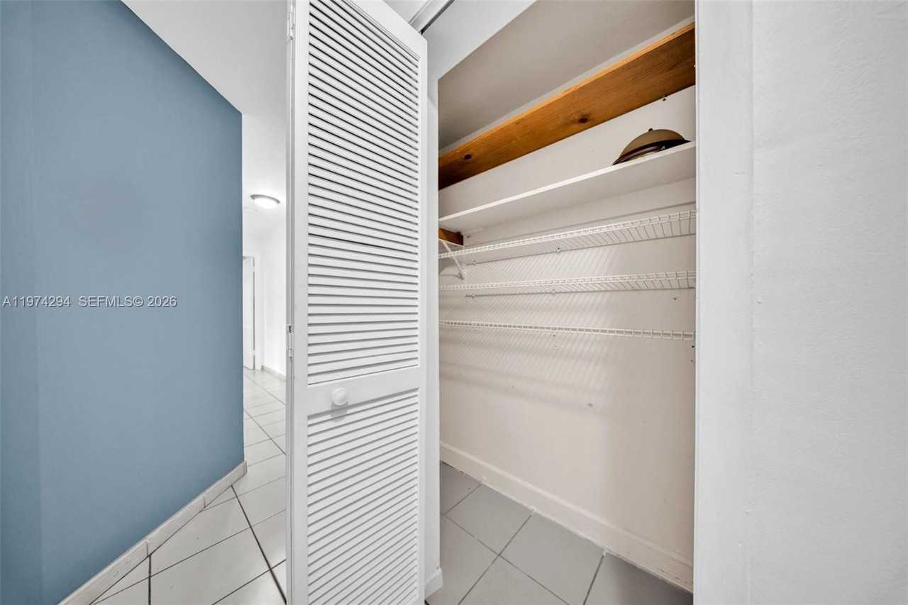 1853 Sw 17th St #3 - Photo 7 of 29