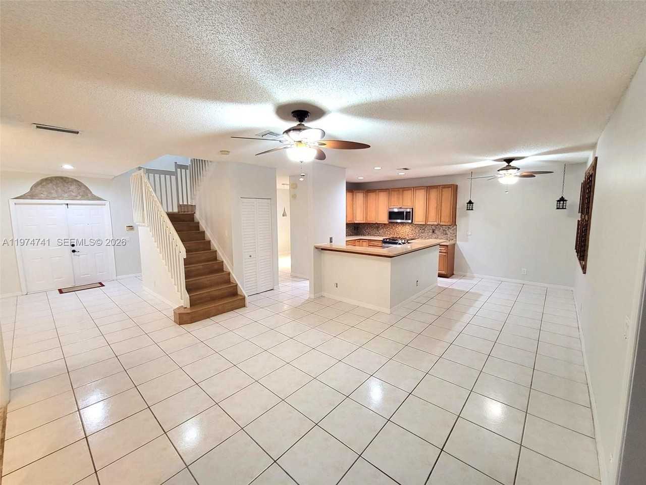 723 Juniper Ln - Photo 7 of 25