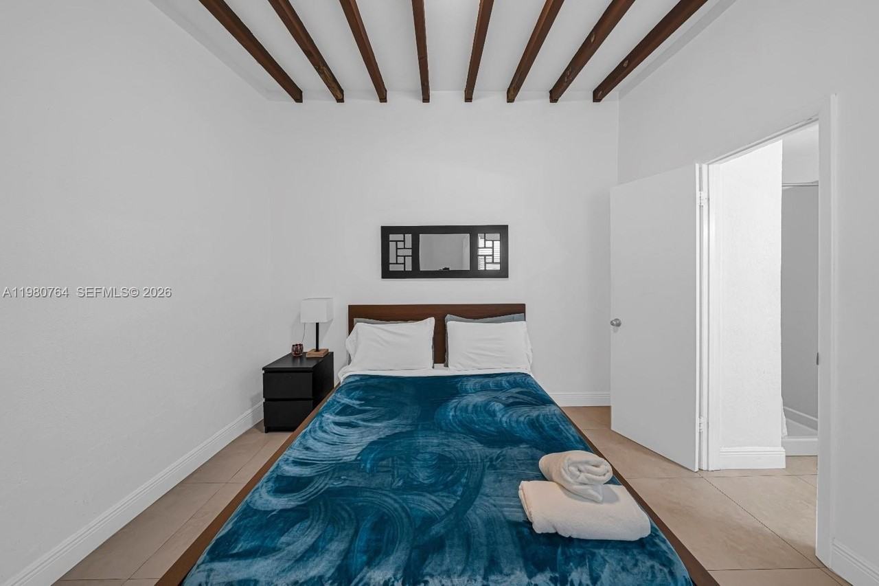 1044 Sw 13th Ct #2 - Photo 7 of 17