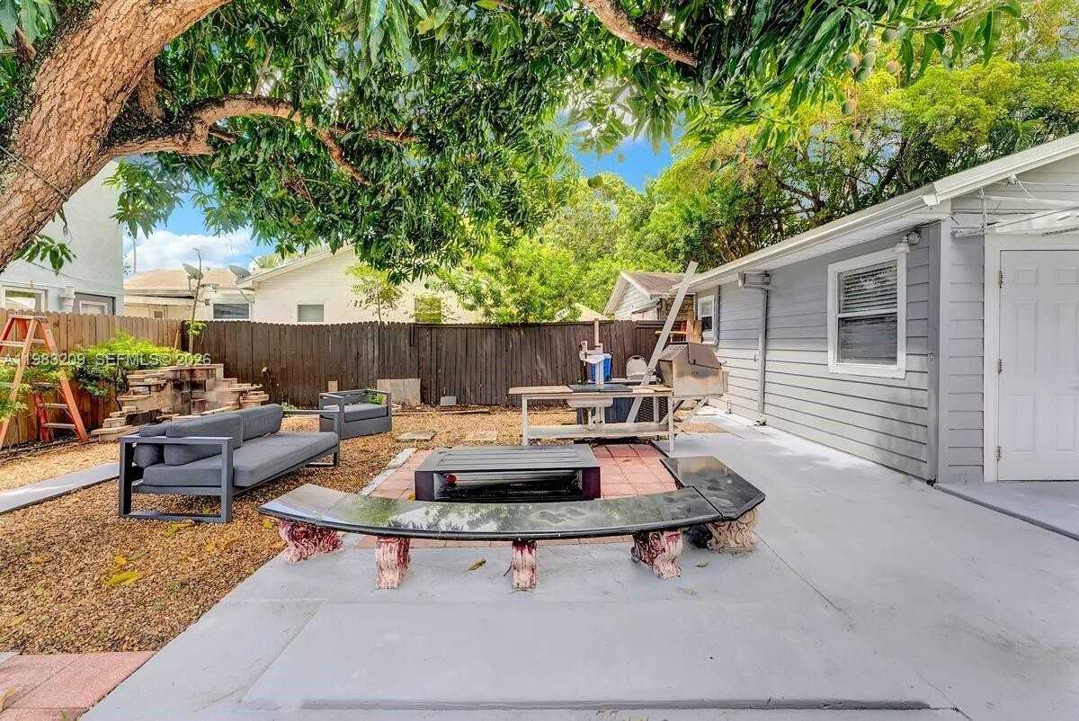 107 Stirling Rd - Photo 2 of 19