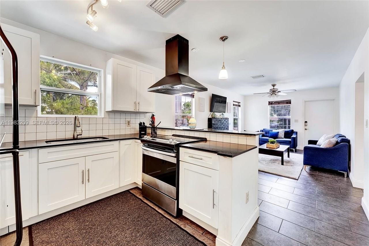 107 Stirling Rd - Photo 4 of 19