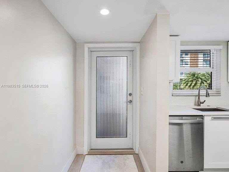 40 Isle Of Venice Dr #6 - Photo 4 of 20