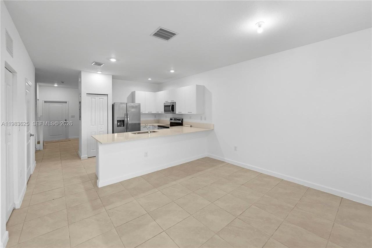 12258 Nw 24th Pl - Photo 7 of 29