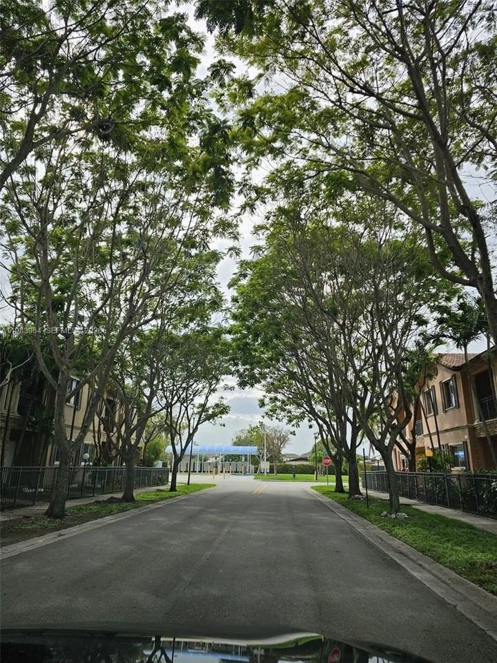 11357 Sw 230th Ter #0 - Photo 3 of 23