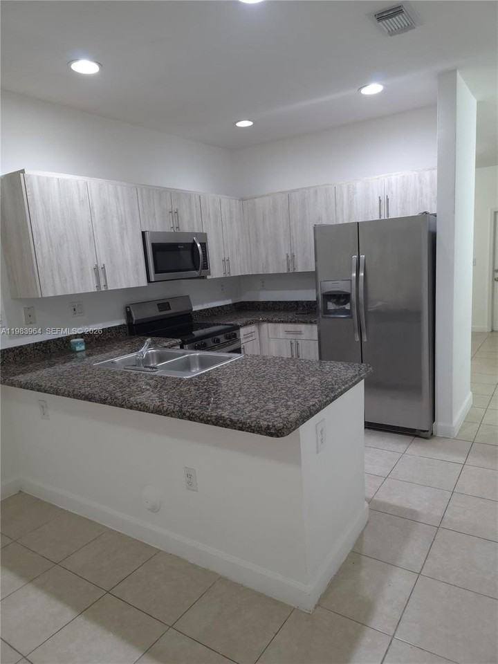 11357 Sw 230th Ter #0 - Photo 6 of 23