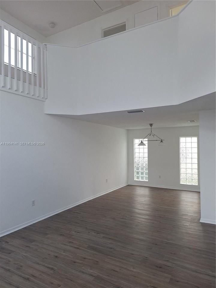 446 Lakeside Cir - Photo 3 of 13