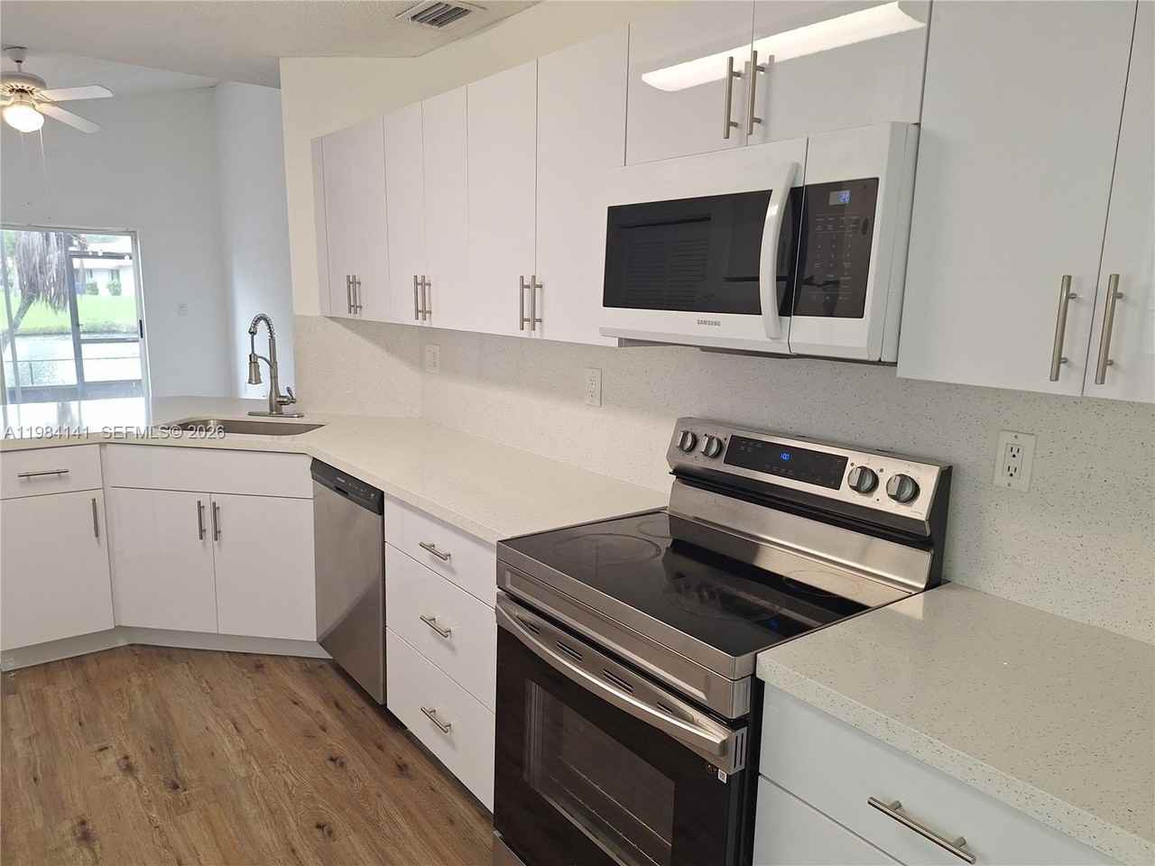 446 Lakeside Cir - Photo 5 of 13