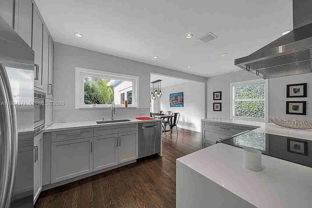 5850 Sw 47th St - Photo 4 of 26