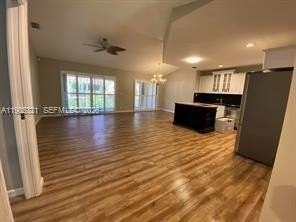 23 Lexington Ln W #C - Photo 2 of 18