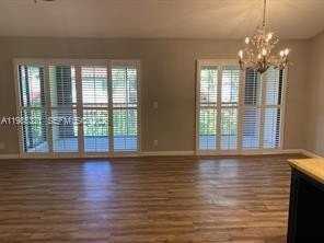 23 Lexington Ln W #C - Photo 3 of 18
