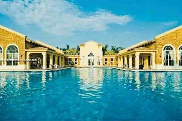 3380 Ne 9th St #203 - Photo 2 of 21