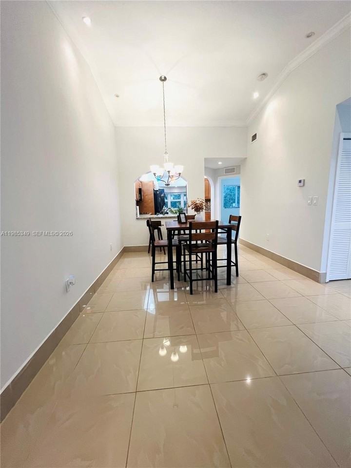 3380 Ne 9th St #203 - Photo 7 of 21