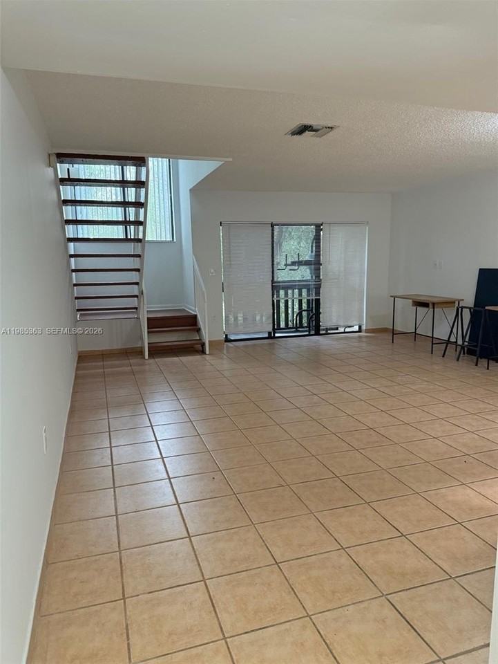 425 W Park Dr #9 - Photo 6 of 17