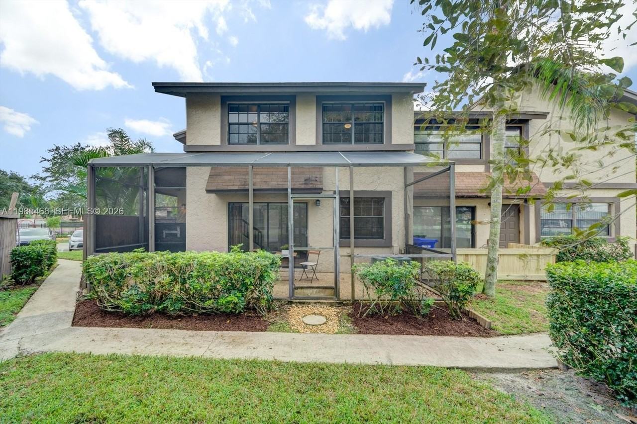 1960 Bayberry Dr #1960 - Photo 2 of 24