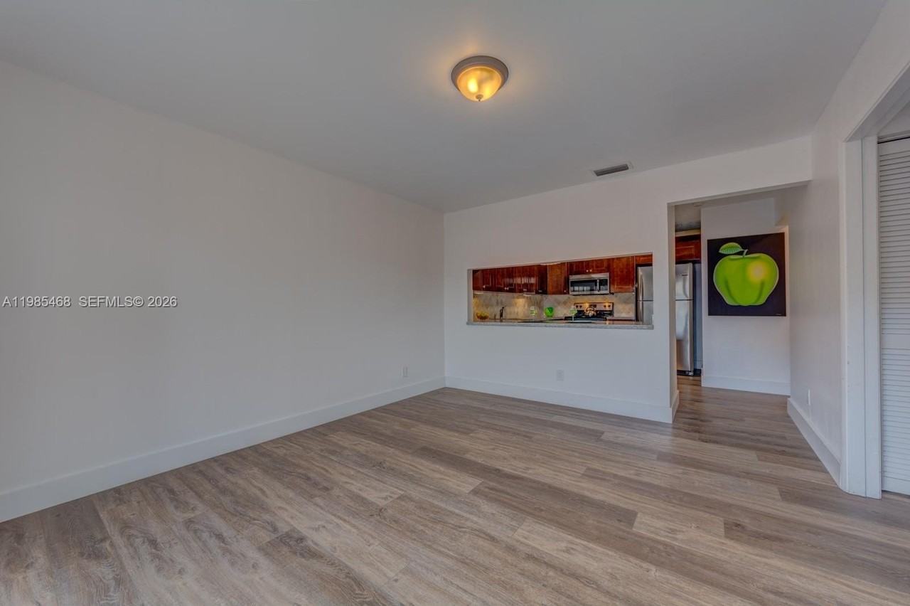 1960 Bayberry Dr #1960 - Photo 6 of 24