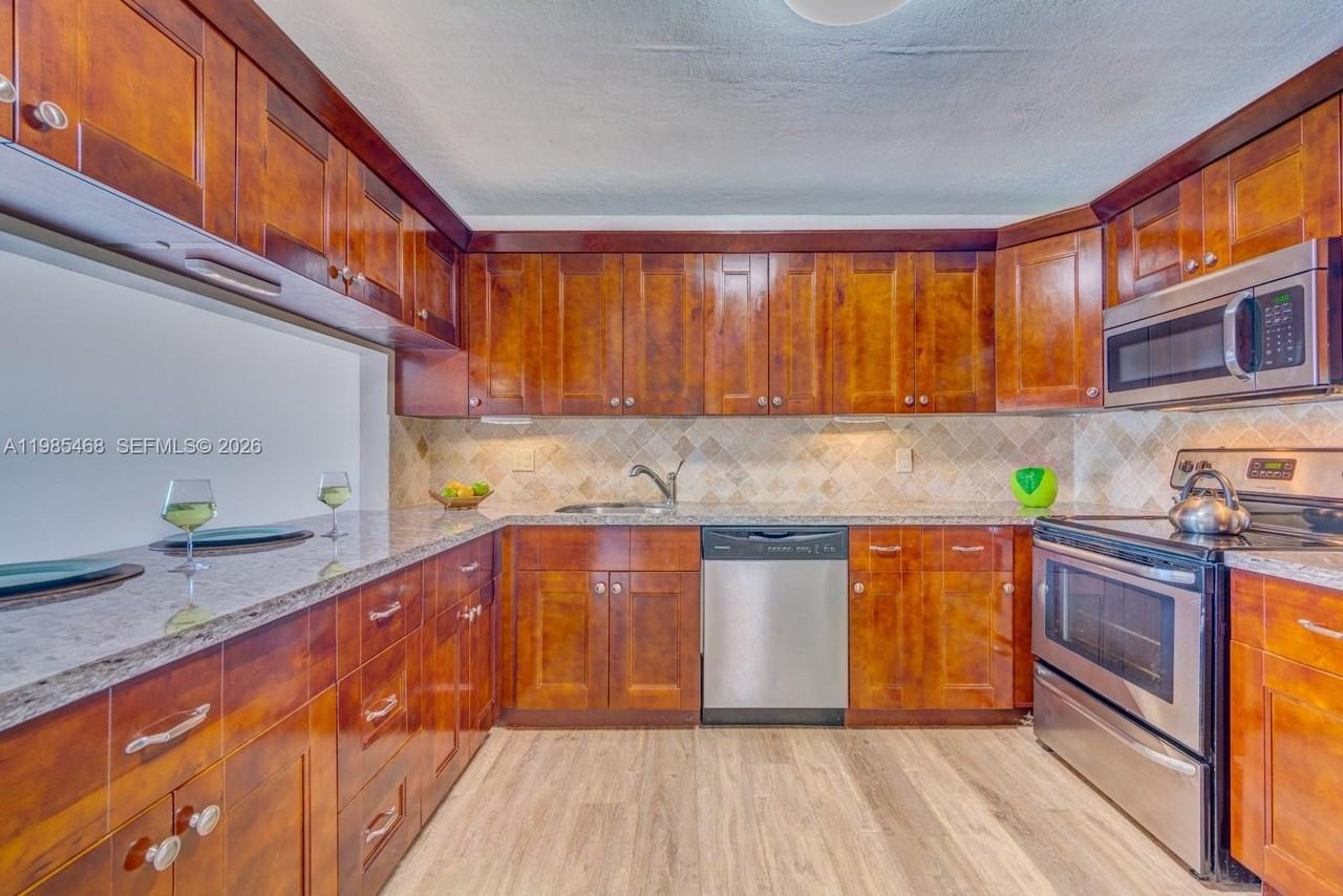 1960 Bayberry Dr #1960 - Photo 7 of 24