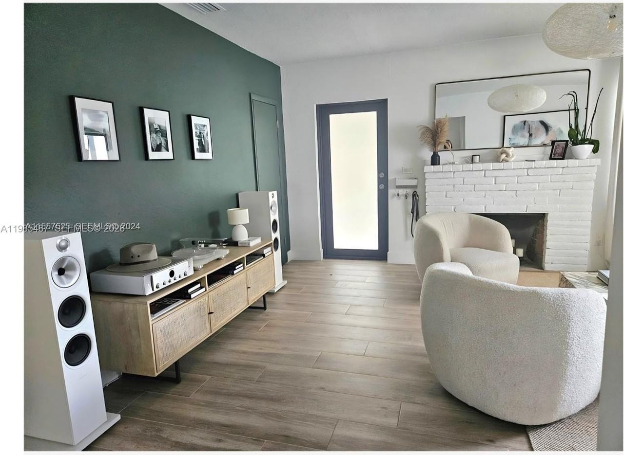 3439 Percival Ave - Photo 2 of 9