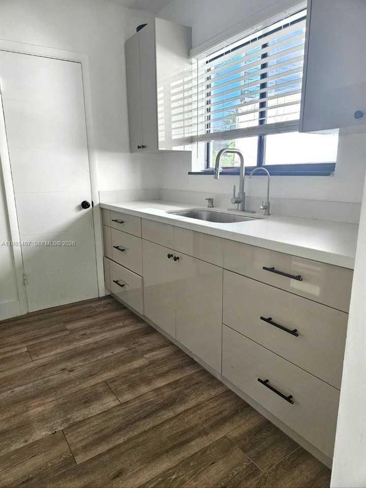 3439 Percival Ave - Photo 6 of 9