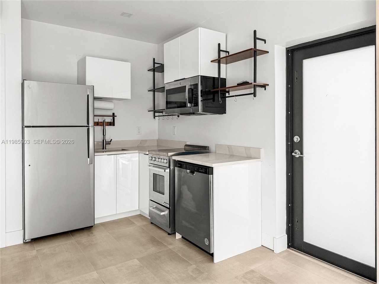 551 Ne 26th St #2 - Photo 4 of 10