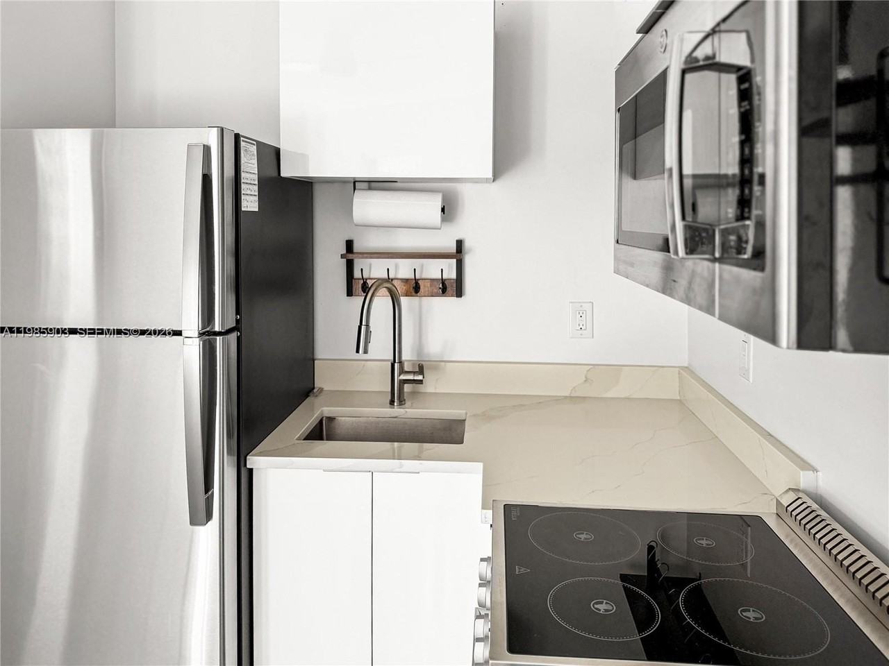 551 Ne 26th St #2 - Photo 5 of 10