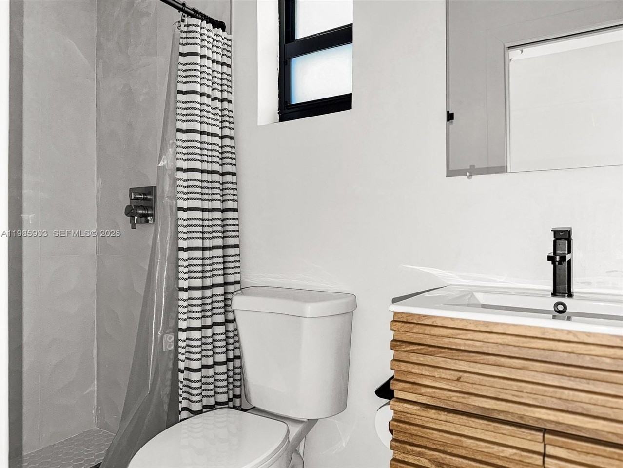 551 Ne 26th St #2 - Photo 7 of 10