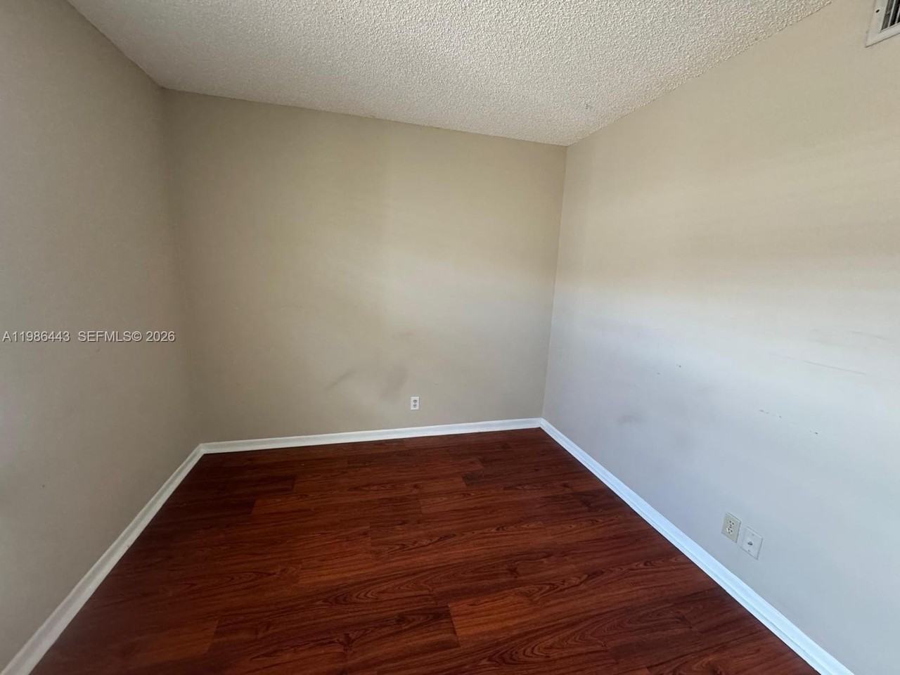 1030 Twin Lakes Dr #21H - Photo 4 of 8