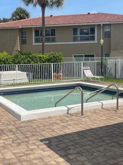 1030 Twin Lakes Dr #21H - Photo 7 of 8