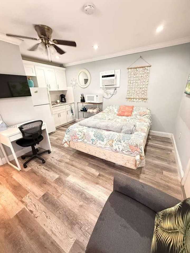 57 Ne 24th St - Photo 4 of 17