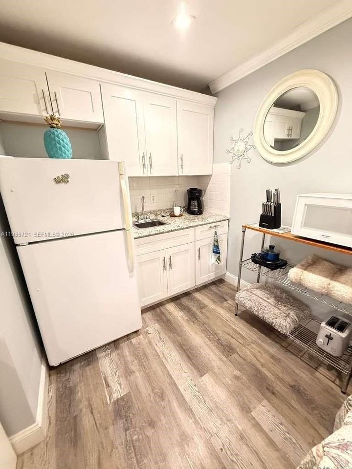 57 Ne 24th St - Photo 5 of 17