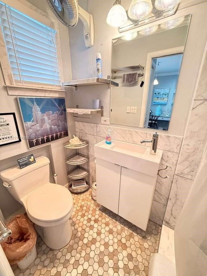 57 Ne 24th St - Photo 6 of 17