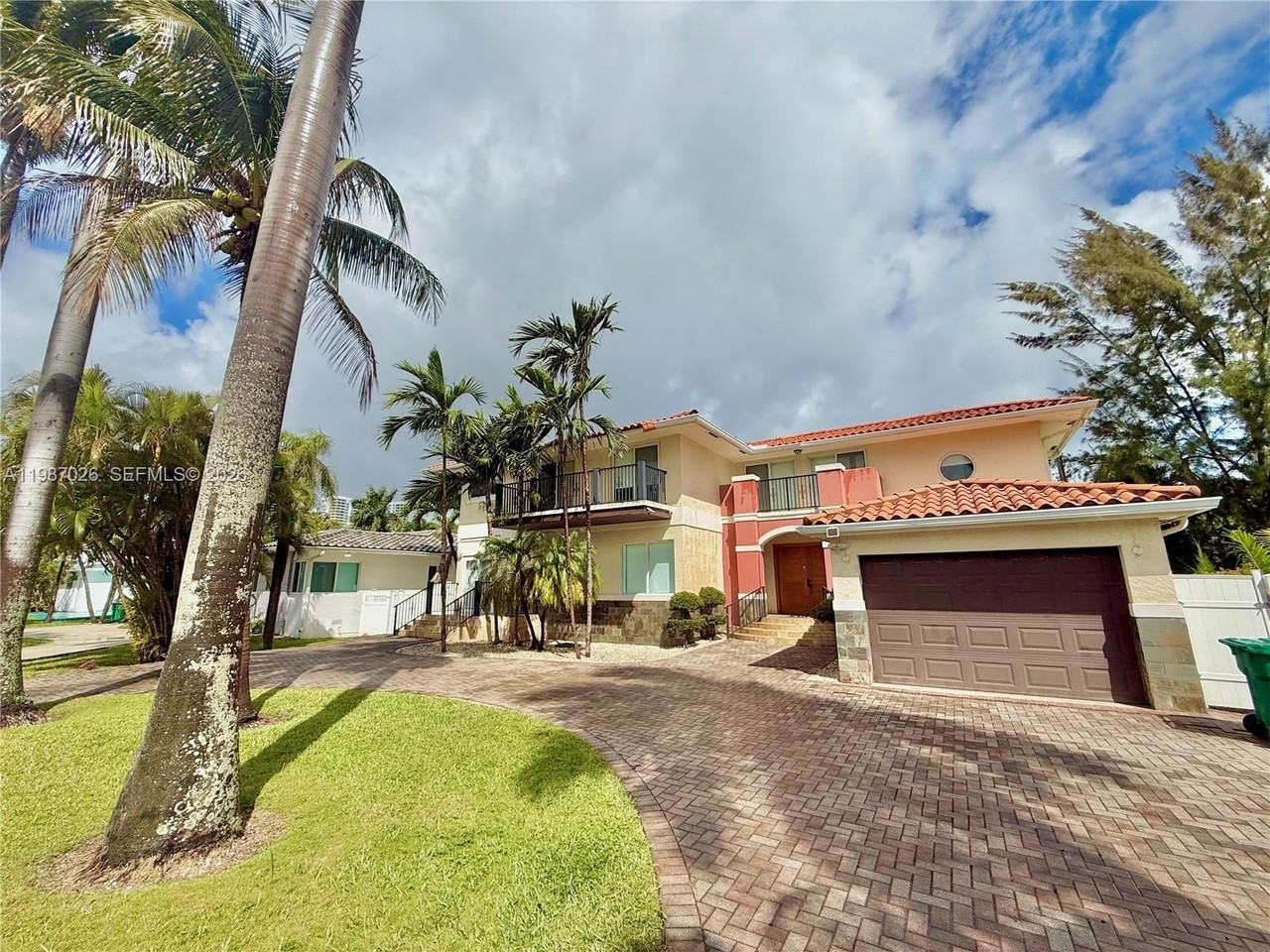 211 189th Ter - Photo 3 of 23