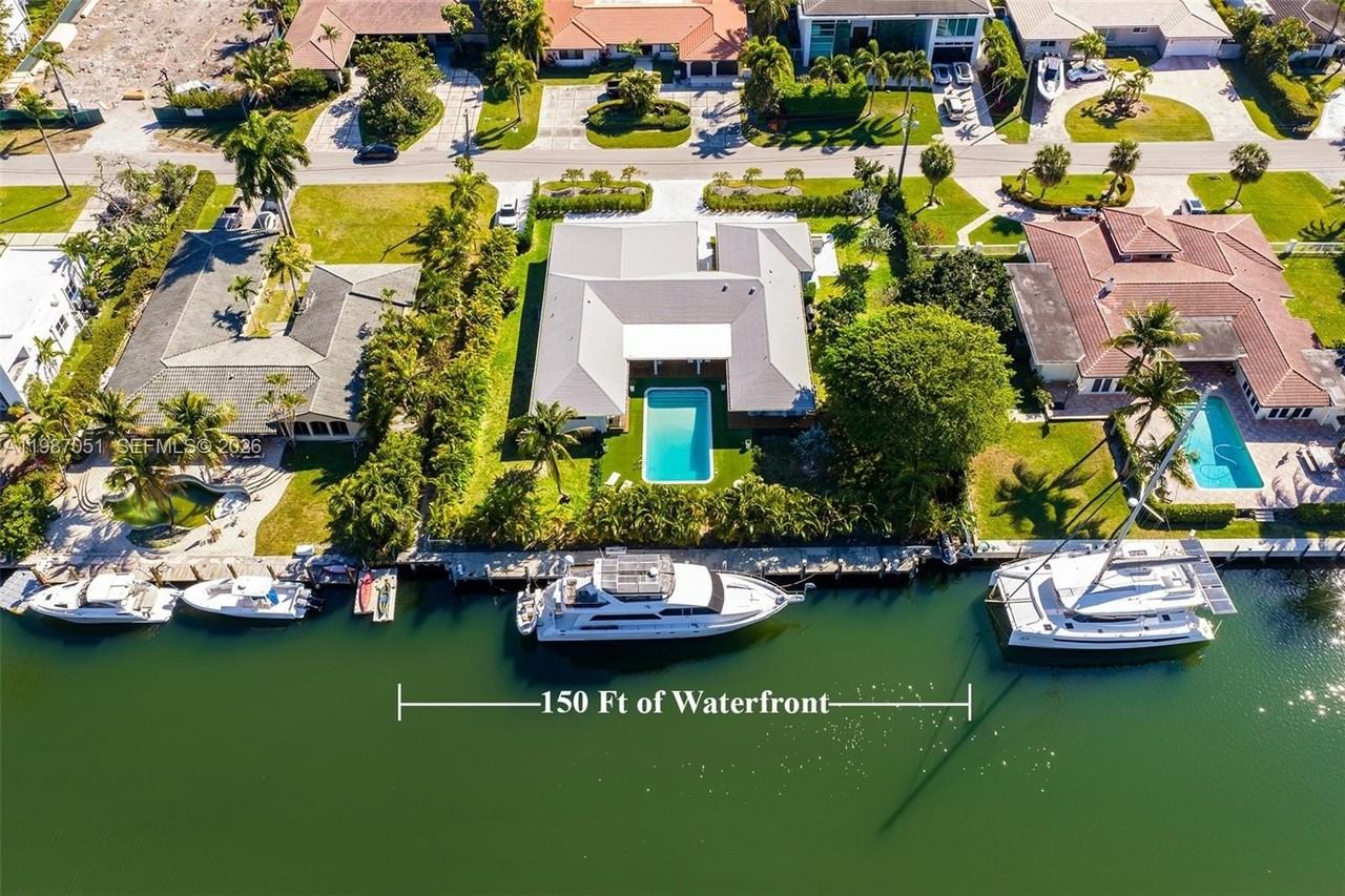 424 Alamanda Dr - Photo 2 of 50