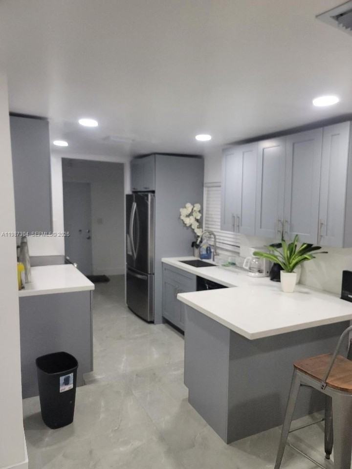 512 Nw 96th St #A - Photo 3 of 6