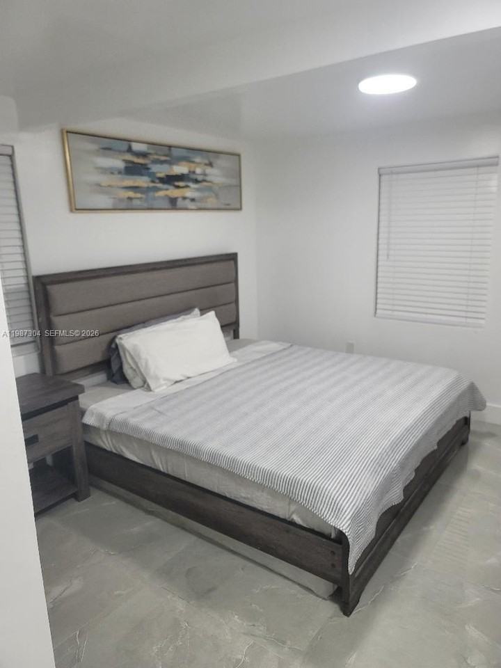 512 Nw 96th St #A - Photo 4 of 6