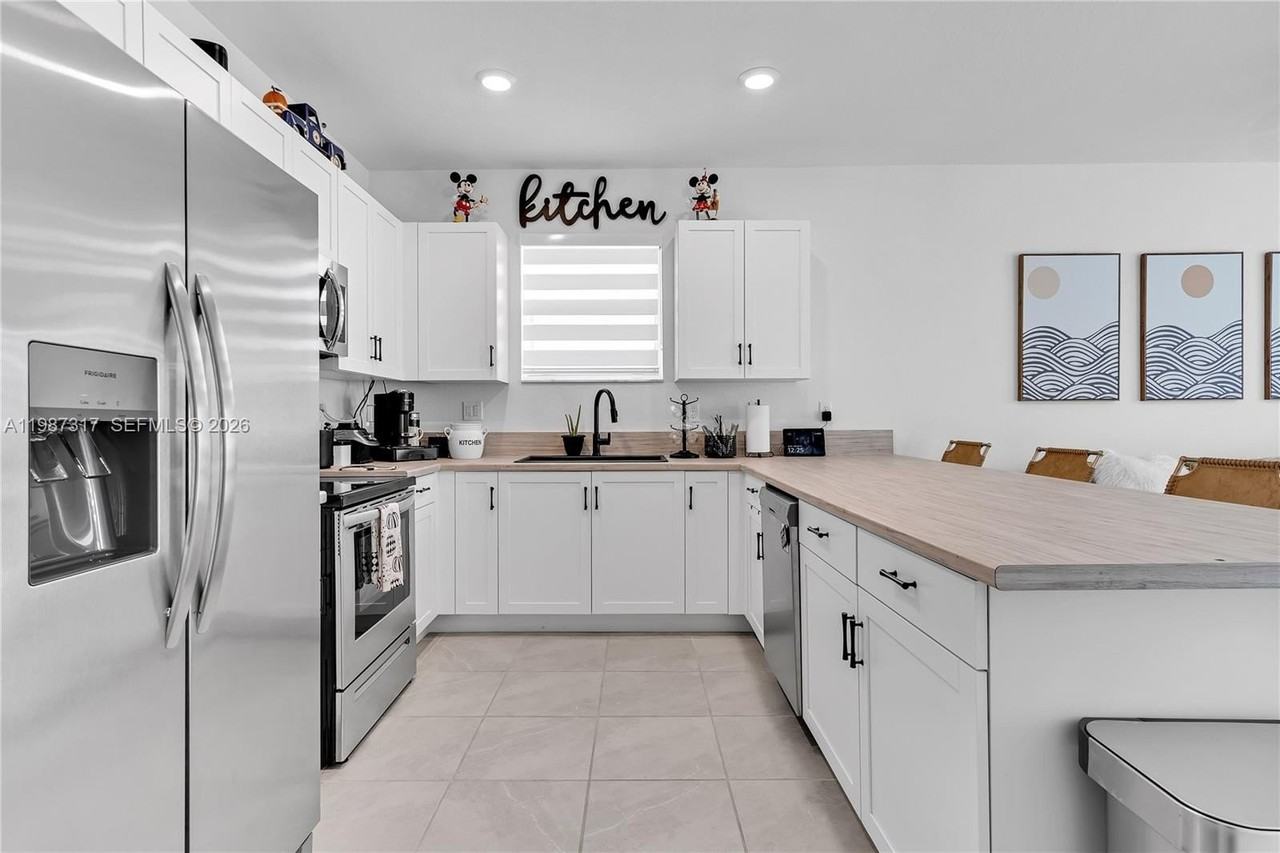 12728 Sw 214th Ter - Photo 3 of 40