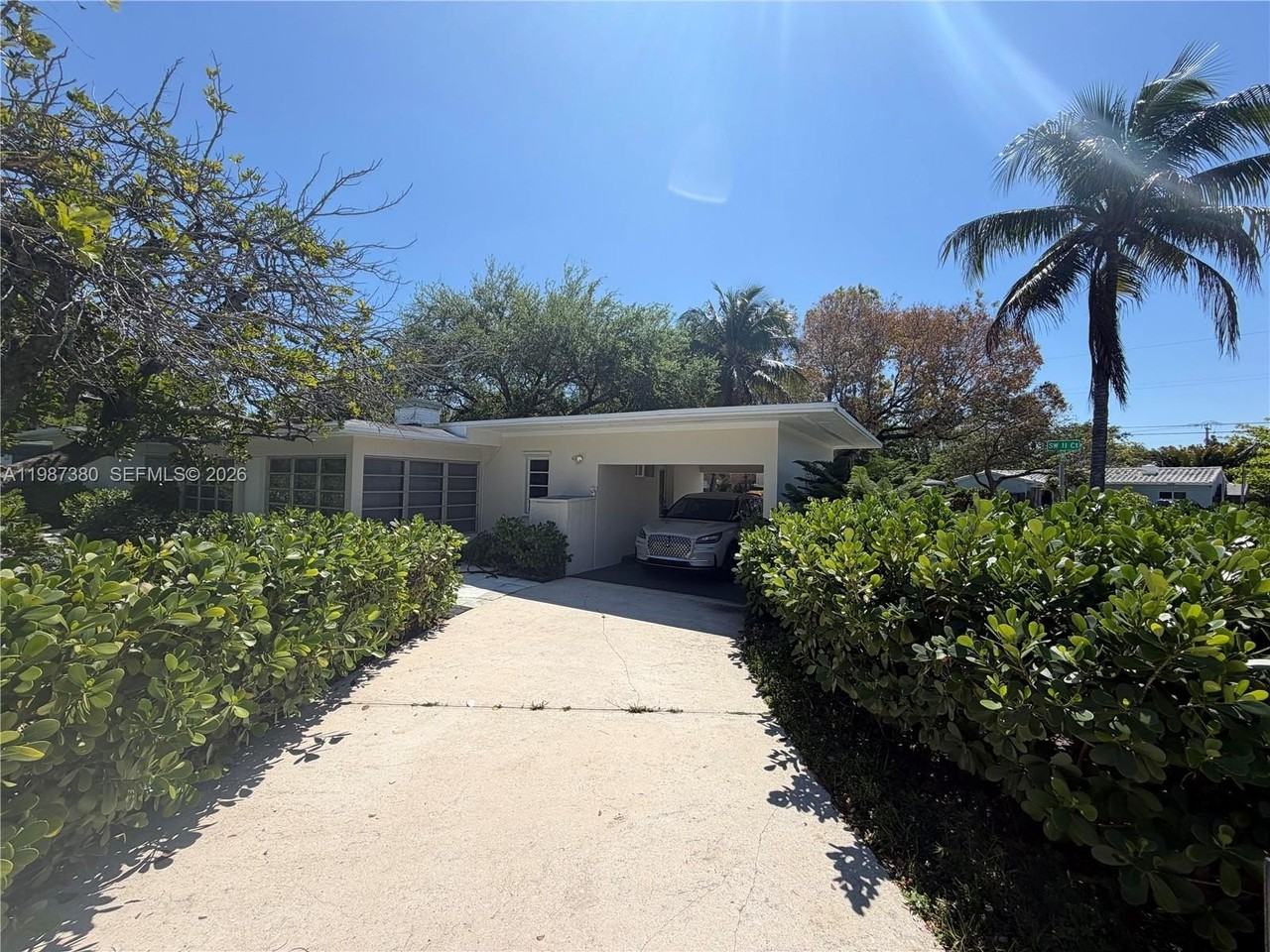 311 Sw 11th Ct - Photo 2 of 26