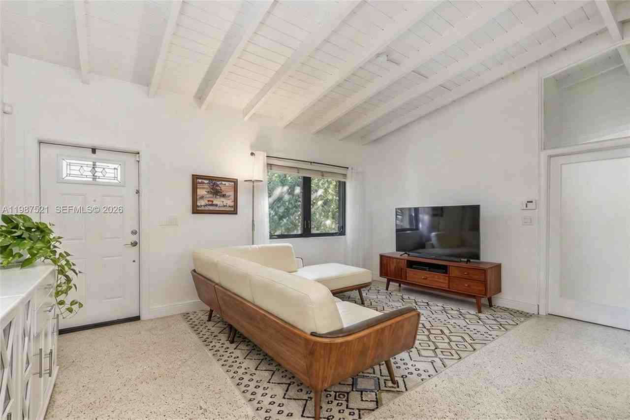 7720 Sw 59th Ct - Photo 2 of 19