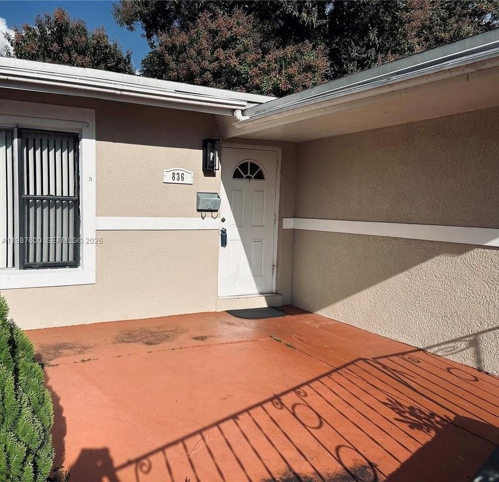 836 Pennsylvania Ave - Photo 4 of 12