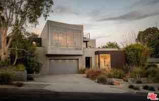 featured image of 3218 Maplewood Ave