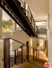 3218 Maplewood Ave - Photo 4 of 8